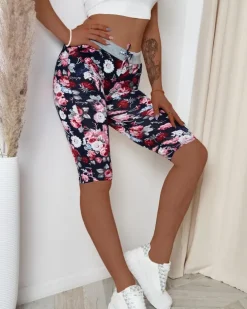 Royalfashion Bordowe damskie spodenki 3/4 z kwiatowym wzorem