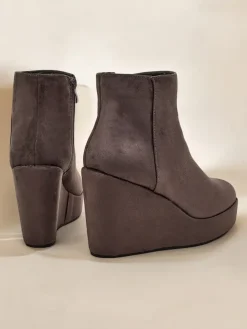 Royalfashion Botki damskie na koturnie Sieffa