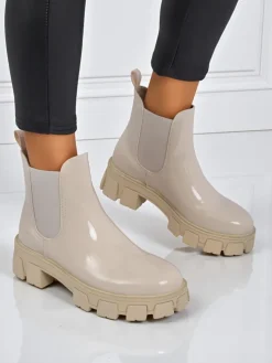 Royalfashion Botki na masywnej podeszwie z eko skóry lakierowanej Calista Weide