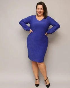 Royalfashion Błyszcząca sukienka damska przed kolano w kolorze granatowym PLUS SIZE