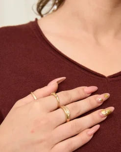 Royalfashion Ciemnobrązowy sweter damski z dekoltem w serek