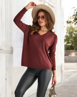 Royalfashion Ciemnobrązowy sweter damski z dekoltem w serek