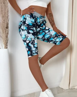 Royalfashion Ciemnoniebieskie damskie spodenki 3/4 z kwiatowym wzorem