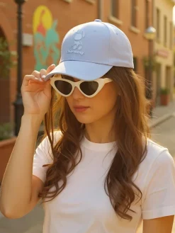 Royalfashion Czapka z daszkiem z naszywką Rabbit Wink