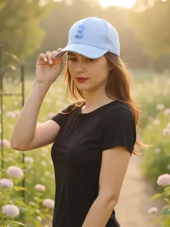 Royalfashion Czapka z daszkiem z naszywką Bunny Chic