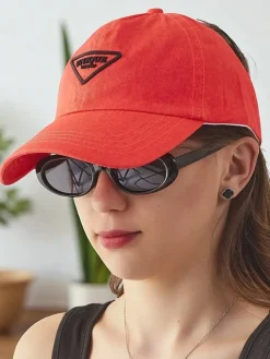 Royalfashion Czapka z daszkiem z naszywką Flash Cap