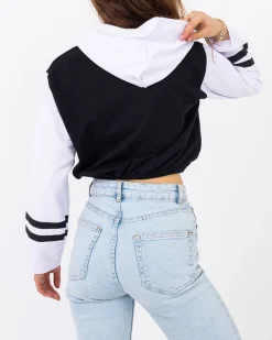 Royalfashion Czarna damska bluza crop top z kapturem i napisami