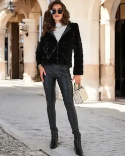 Royalfashion Czarna kurtka damska z imitacji futra