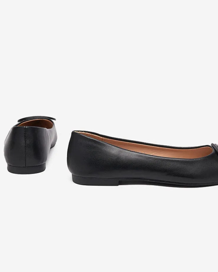 Royalfashion Czarne baleriny damskie w szpic z ozdobą na nosku Manico