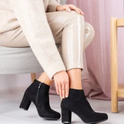 Royalfashion Czarne botki na wyższym słupku Soleah