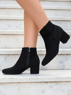 Royalfashion Czarne botki damskie na niskim słupku Referra