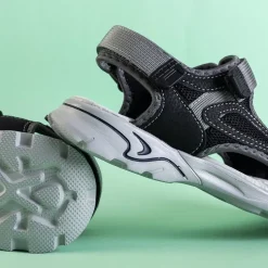 Royalfashion Czarne chłopięce sandały na rzepy Asitop