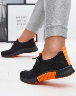 Royalfashion Czarne damskie buty sportowe z pomarańzowymi wstawkami Keteti