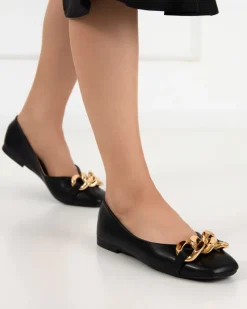 Royalfashion Czarne damskie eko-skórzane balerinki ze złotą ozdobą Gassi