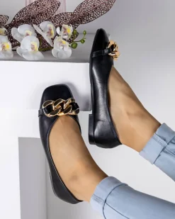 Royalfashion Czarne damskie eko-skórzane balerinki ze złotą ozdobą Gassi