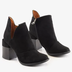 Royalfashion Czarne damskie botki na słupku z wycięciami Namibia