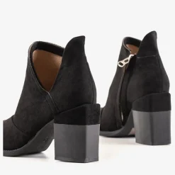 Royalfashion Czarne damskie botki na słupku z wycięciami Namibia