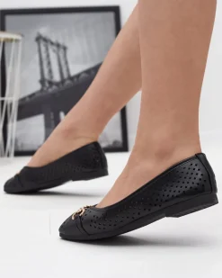 Royalfashion Czarne damskie ażurowe baleriny ze złotą ozdobą Serilla