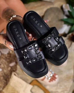 Royalfashion Czarne damskie zdobione klapki na masywnej podeszwie Norixi