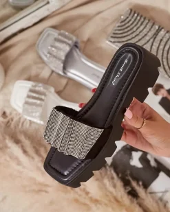 Royalfashion Czarne klapki damskie z cyrkoniami Emkoy