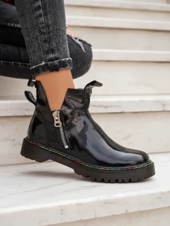 Royalfashion Czarne lakierowane botki damskie z suwakiem Odeta
