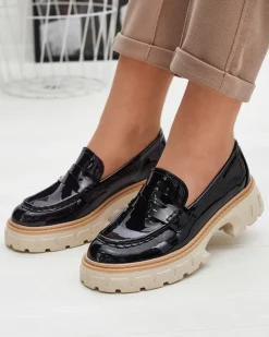 Royalfashion Czarne lakierowane mokasyny damskie Mewira