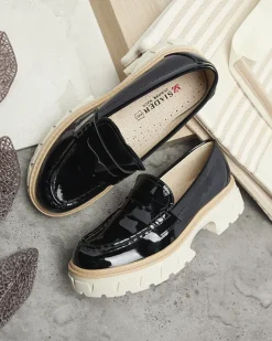 Royalfashion Czarne lakierowane mokasyny damskie Mewira