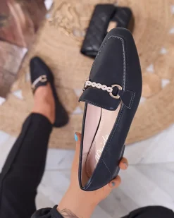 Royalfashion Czarne mokasyny damskie ze złotą ozdobą Suletta