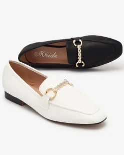 Royalfashion Czarne mokasyny damskie ze złotą ozdobą Suletta