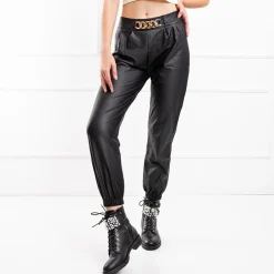 Royalfashion Czarne ocieplane damskie spodnie joggery eko- skóra