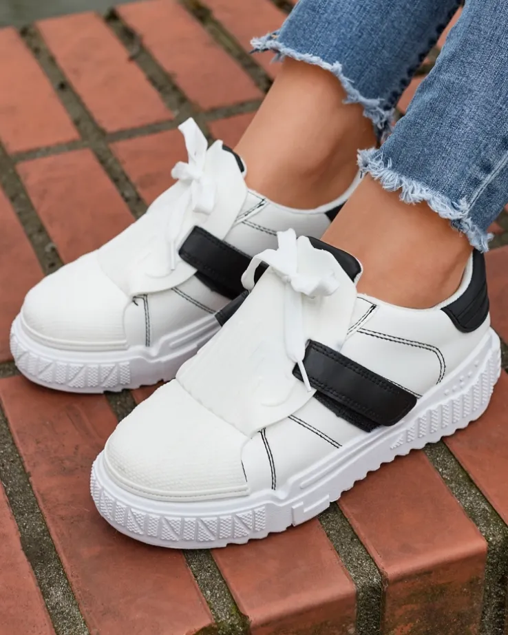 Royalfashion Czarno-białe damskie buty sportowe z gumowymi wstawkami Inika