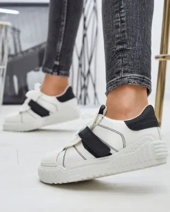 Royalfashion Czarno-białe damskie buty sportowe z gumowymi wstawkami Inika