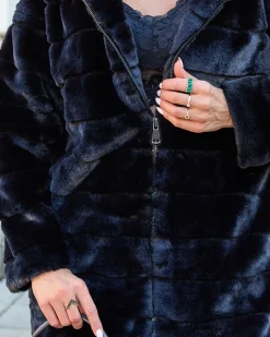 Royalfashion Czarny futrzany damski płaszcz