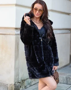 Royalfashion Czarny futrzany damski płaszcz