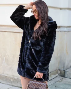 Royalfashion Czarny futrzany damski płaszcz