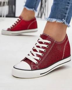 Royalfashion Czerwone damskie trampki na krytym koturnie z błyszczącą nicią Seggat