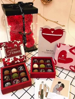 Royalfashion Czerwony miś z róż