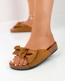 Royalfashion Damskie eko-zamszowe klapki z kokardką w kolorze camelowym Dofro