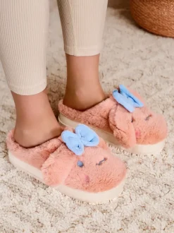Royalfashion Damskie futrzane kapcie z kokardką Savos