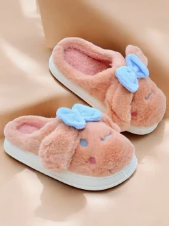 Royalfashion Damskie futrzane kapcie z kokardką Savos