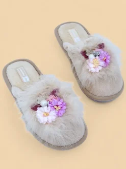 Royalfashion Damskie futrzane kapcie z kwiatami Ederra