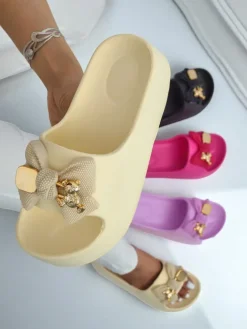 Royalfashion Damskie gumowe klapki z ozdobną kokardką Alday