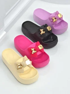 Royalfashion Damskie gumowe klapki z ozdobną kokardką Alday