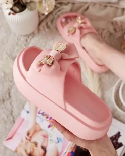 Royalfashion Damskie gumowe klapki z ozdobną kokardką Apis