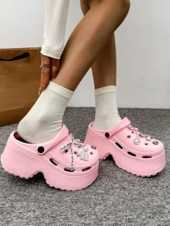 Royalfashion Damskie gumowe klapki z ozdobami Dellos