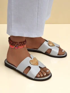 Royalfashion Damskie klapki na płaskiej podeszwie Heart Chic