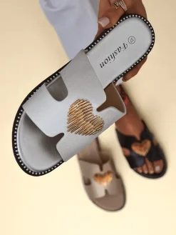 Royalfashion Damskie klapki na płaskiej podeszwie Heart Chic