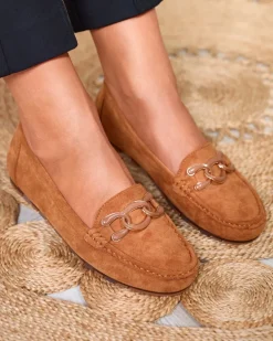 Royalfashion Damskie mokasyny w kolorze camel z łańcuszkiem Lertika