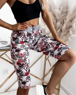 Royalfashion Damskie spodenki 3/4 w białym kolorze i w kwiaty