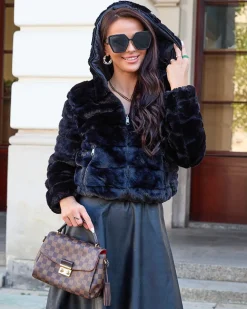 Royalfashion Dwustronna kurtka damska z futerkiem w kolorze czarnym
